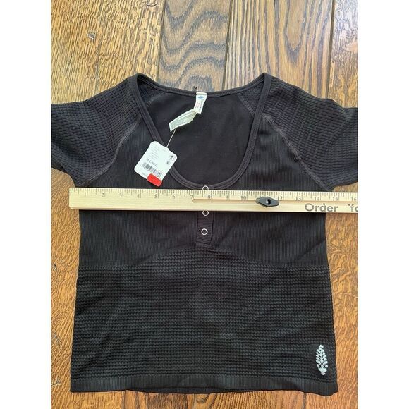 Free People FP Movement Bail Out Long Sleeve Layer Tee Shirt Black M/L New - Picture 5 of 6